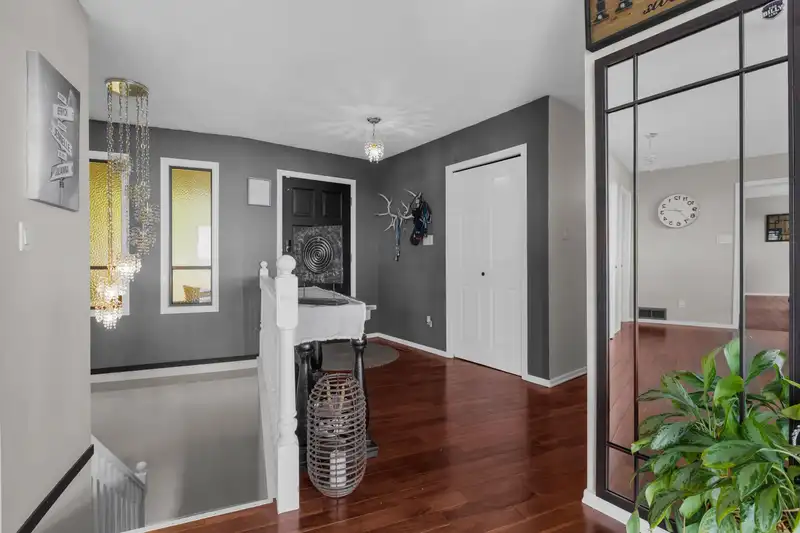 2581 ZURICH DRIVE - photo 4 of 38