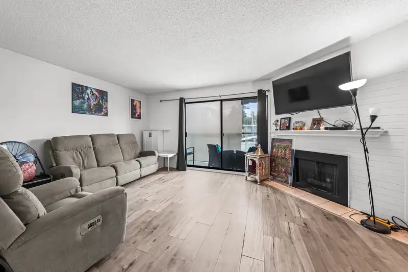 301 315 TENTH STREET - photo 4 of 20