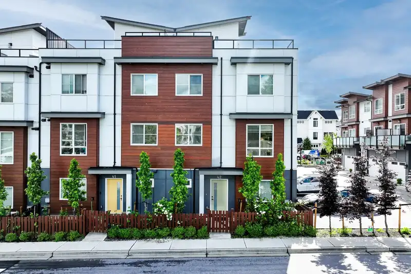 42 20155 84 AVENUE - photo 1 of 30