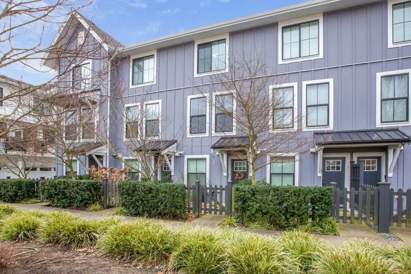 56 5945 176A STREET - photo 2 of 25