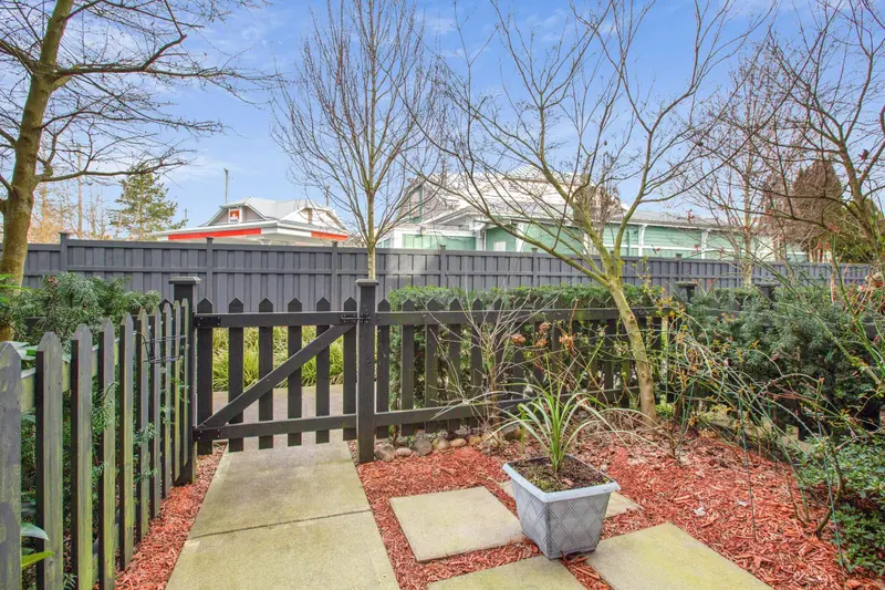 56 5945 176A STREET - photo 3 of 25