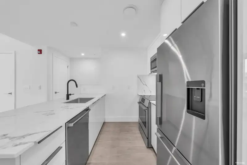 2260 E 1ST AVENUE - photo 3 of 34