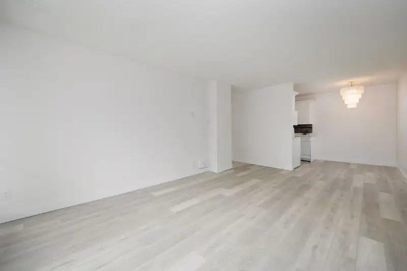 308 2016 FULLERTON AVENUE - photo 4 of 17