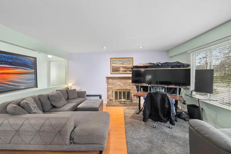 8225 18TH AVENUE - photo 4 of 29