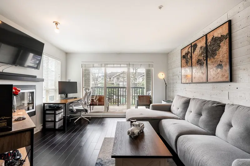 201 21009 56 AVENUE - photo 1 of 25