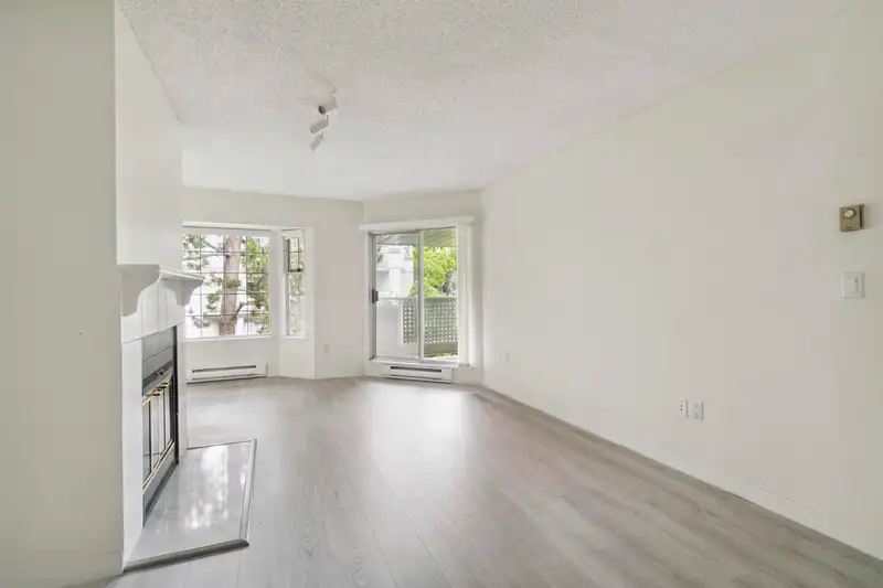 218 7591 MOFFATT ROAD - photo 4 of 24