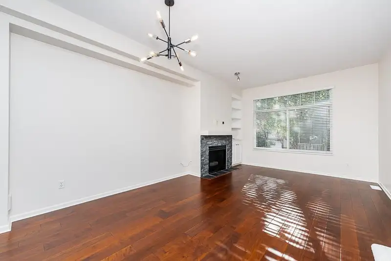 27 2678 KING GEORGE BOULEVARD - photo 4 of 37