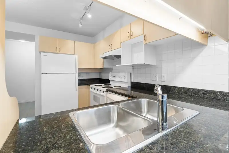 603 6611 COONEY ROAD - photo 4 of 15
