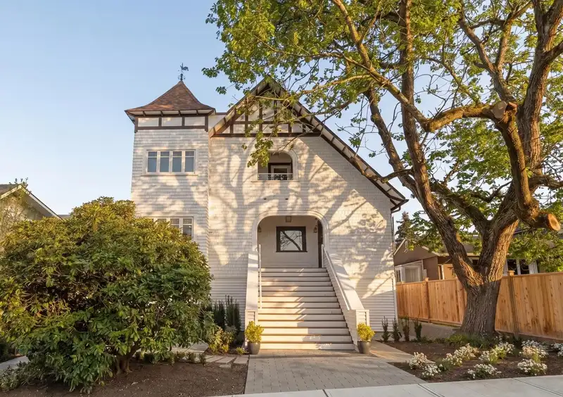 1 326 W 14TH STREET - photo 1 of 24