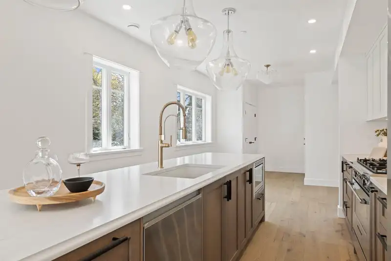 1 326 W 14TH STREET - photo 2 of 24