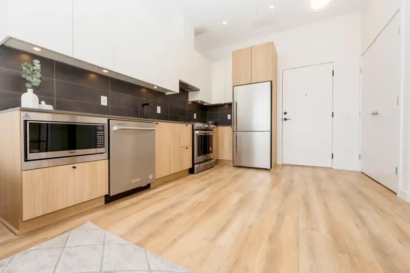 604 648 LEA AVENUE - photo 2 of 25