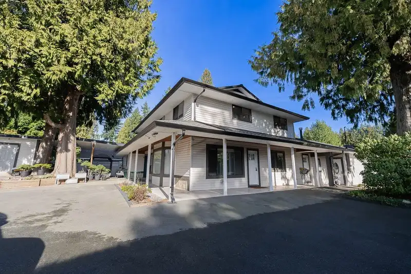 9252 204 STREET - photo 2 of 39
