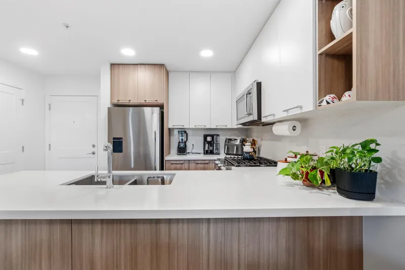 313 14022 NORTH BLUFF ROAD - photo 2 of 17