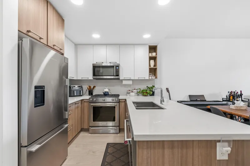 313 14022 NORTH BLUFF ROAD - photo 3 of 17