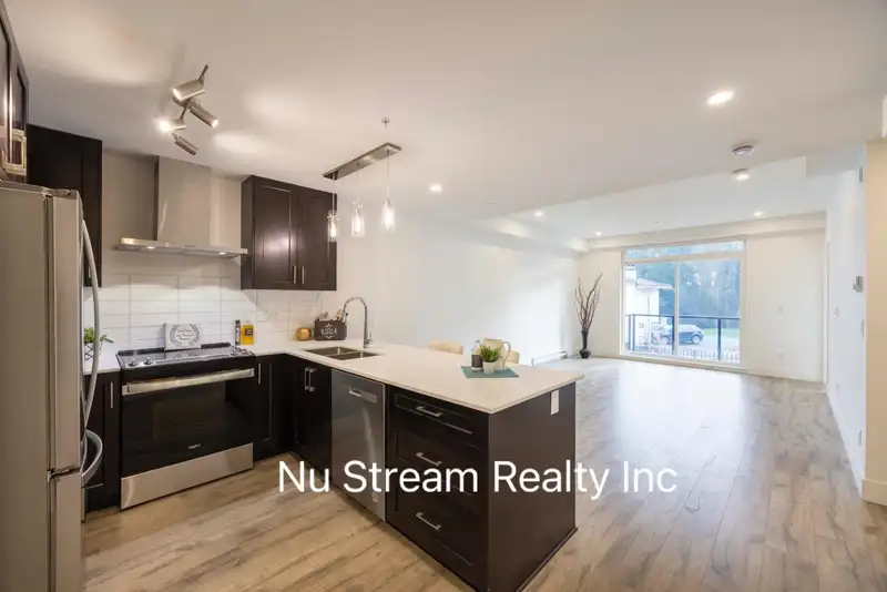 10 6328 KING GEORGE BOULEVARD - photo 1 of 13