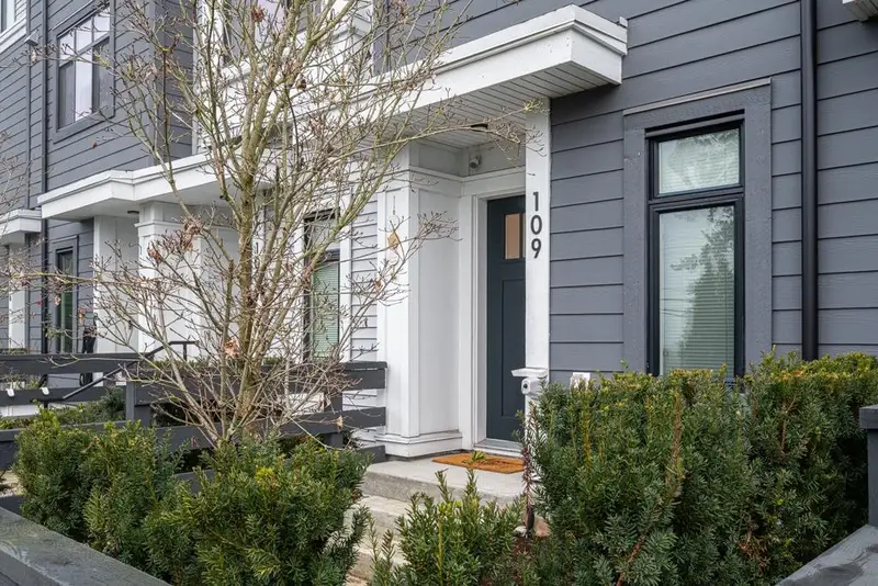 109 15235 SITKA DRIVE - photo 2 of 25