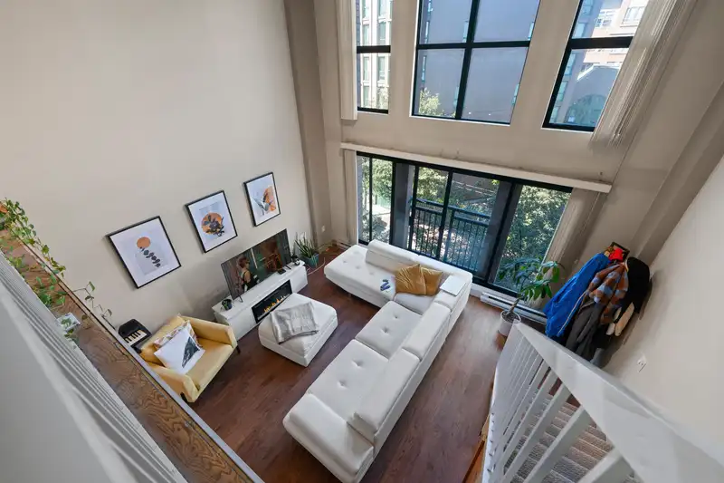 409 22 E CORDOVA STREET - photo 2 of 29