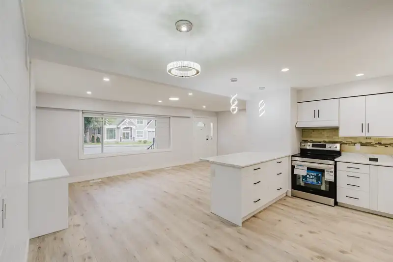 7045 142 STREET - photo 2 of 34