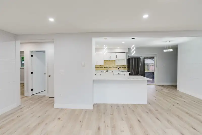 7045 142 STREET - photo 4 of 34