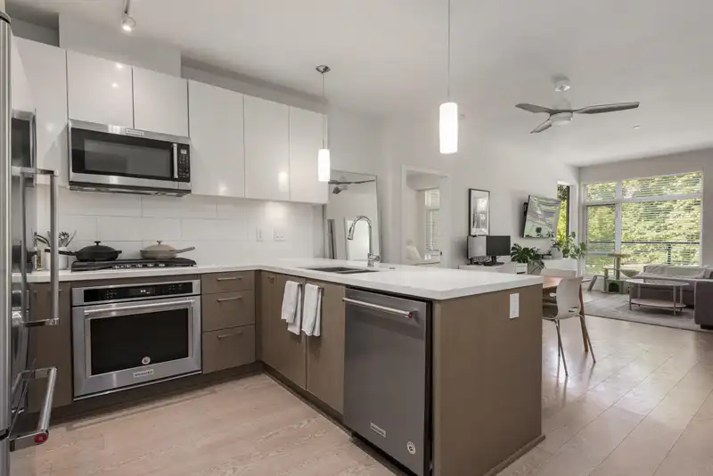 206 28 E ROYAL AVENUE - photo 1 of 40