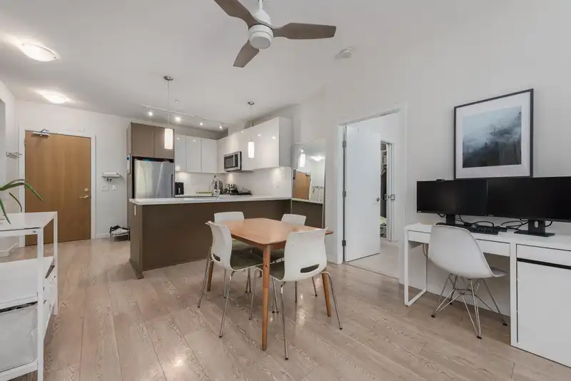 206 28 E ROYAL AVENUE - photo 3 of 40