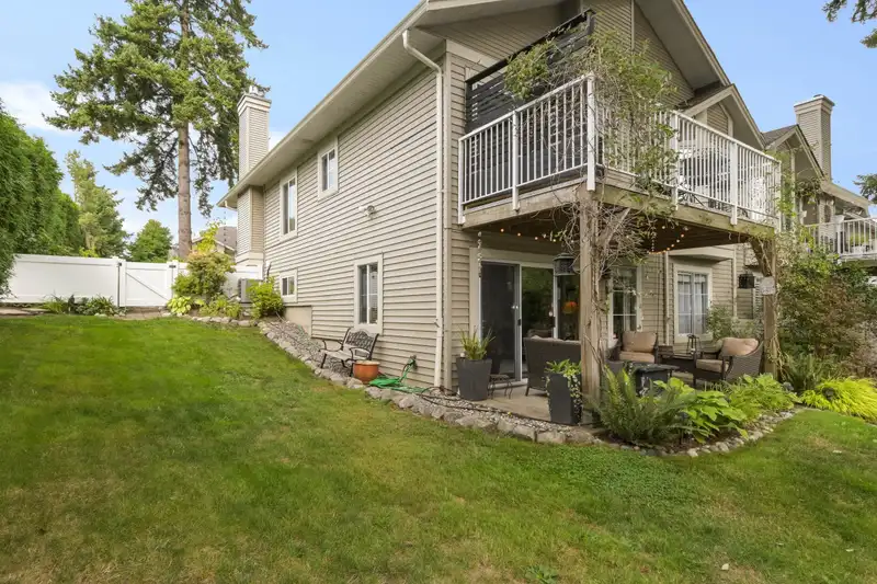 18 16888 80 AVENUE - photo 2 of 36