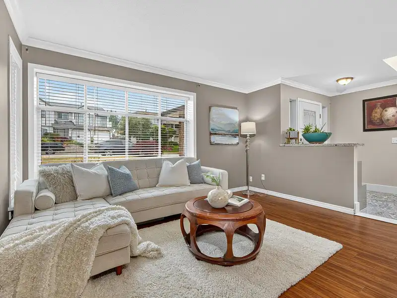 3312 GROSVENOR PLACE - photo 3 of 26