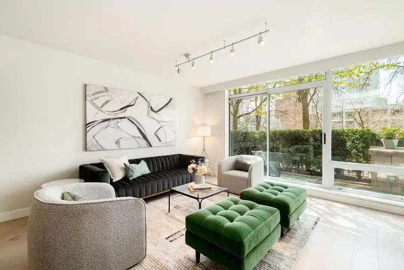 1471 HOWE STREET - photo 1 of 40