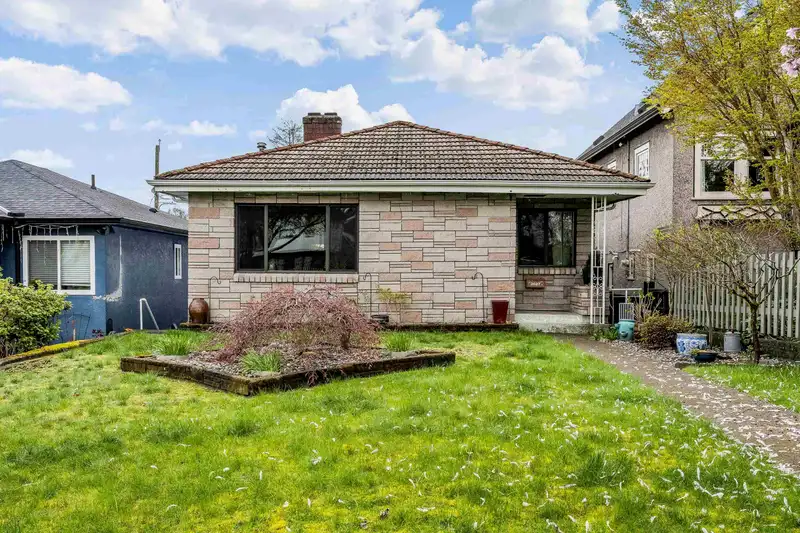 2627 E 5TH AVENUE - photo 2 of 40