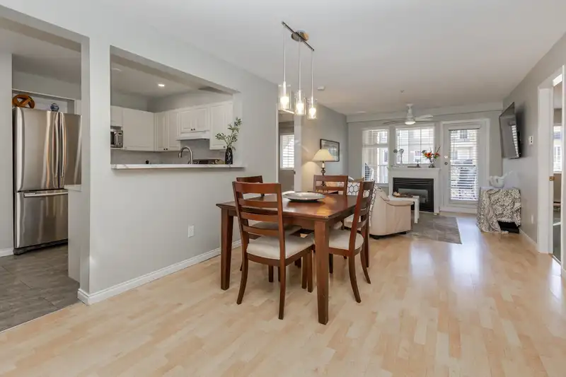 305 5518 14 AVENUE - photo 2 of 38