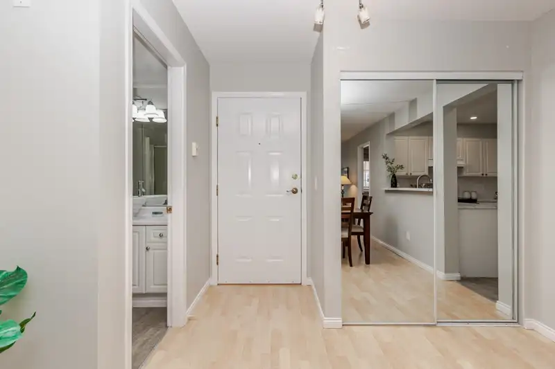 305 5518 14 AVENUE - photo 3 of 38
