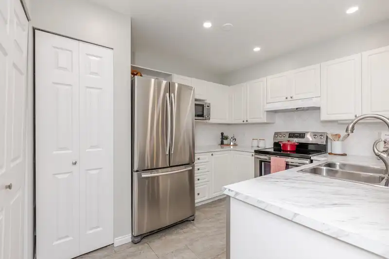 305 5518 14 AVENUE - photo 4 of 38