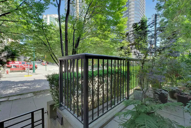 308 SMITHE STREET - photo 2 of 32