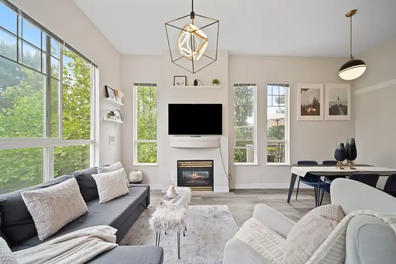 404 10186 155 STREET - photo 1 of 37