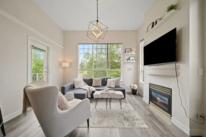 404 10186 155 STREET - photo 2 of 37