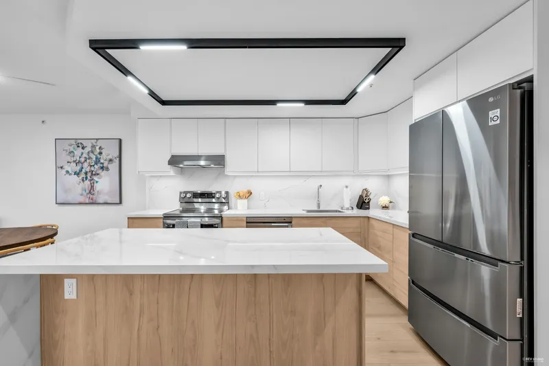 910 1050 BURRARD STREET - photo 3 of 24