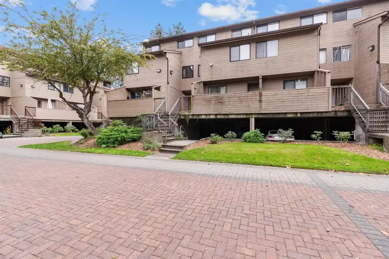 211 8060 COLONIAL DRIVE - photo 1 of 21