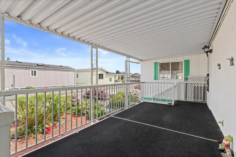 33 9055 ASHWELL ROAD - photo 3 of 20