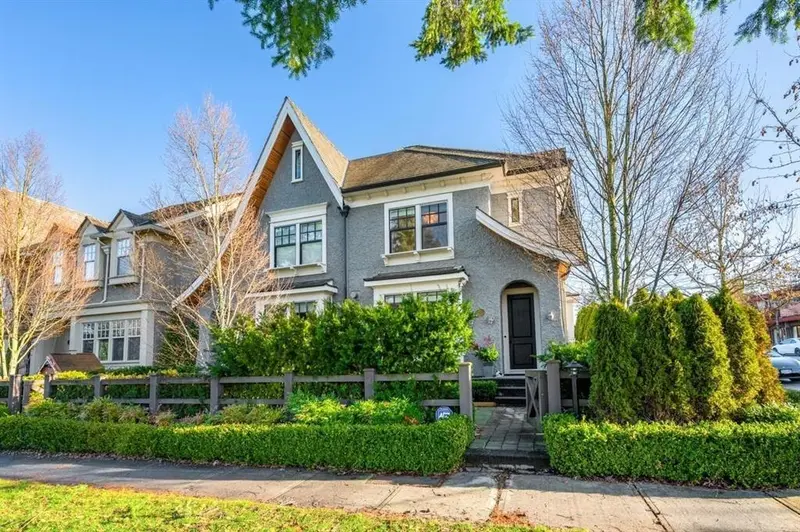 15337 34 AVENUE - photo 2 of 25