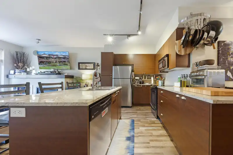 38 19478 65 AVENUE - photo 3 of 24