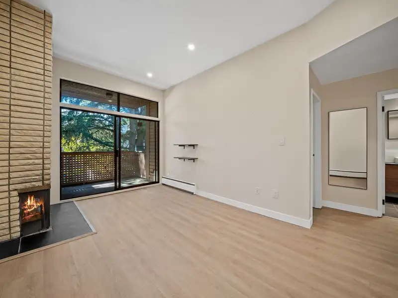 402 2211 W 2ND AVE - photo 3 of 19