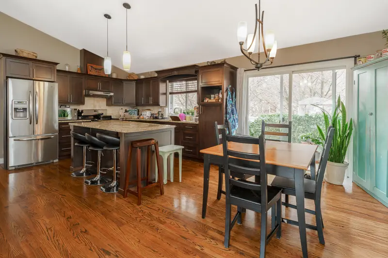 13 5415 PEACH ROAD - photo 3 of 21