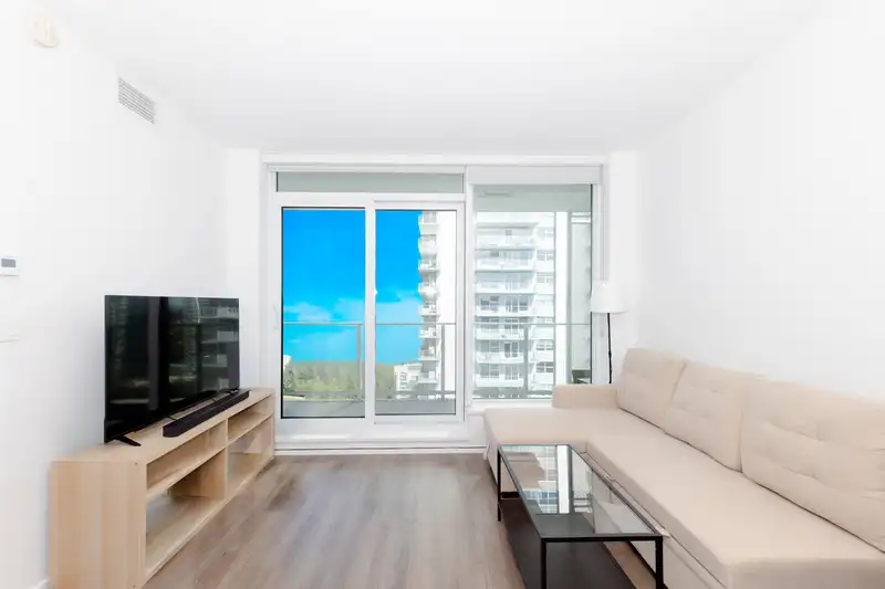 1604 3833 EVERGREEN PLACE - photo 2 of 19