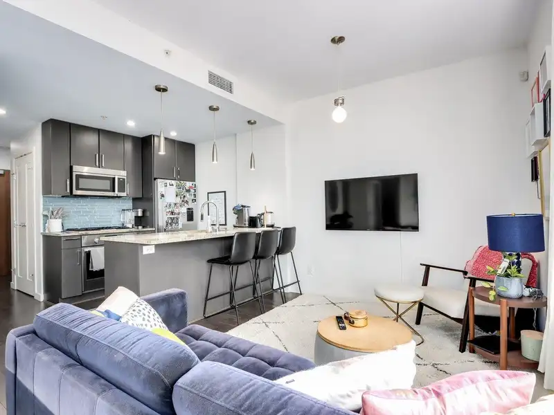 313 38 W 1ST AVENUE - photo 4 of 19