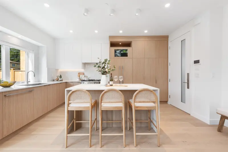 2 2750 W 19TH AVENUE - photo 4 of 25