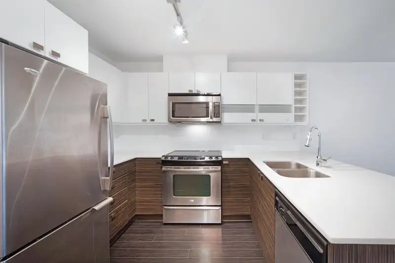 310 21009 56 AVENUE - photo 3 of 19
