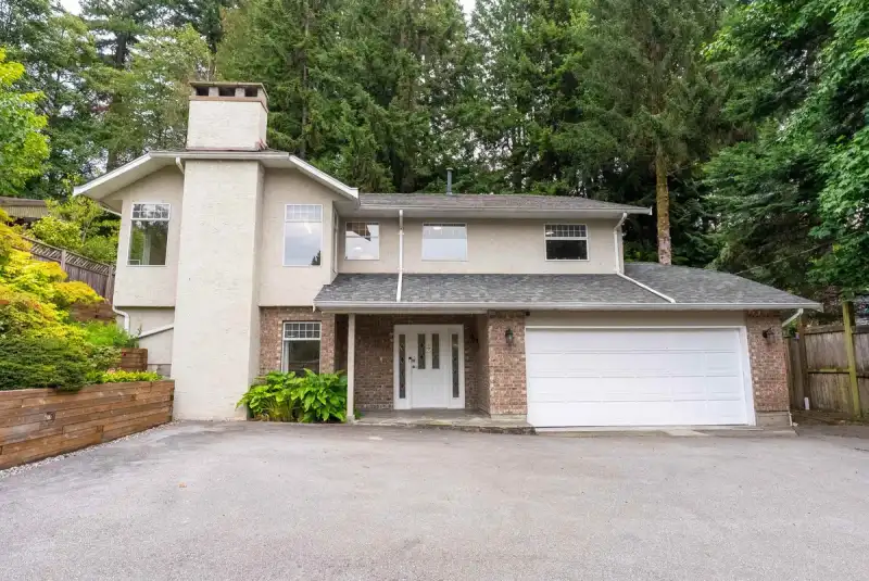 3595 WELLINGTON CRESCENT - photo 1 of 35