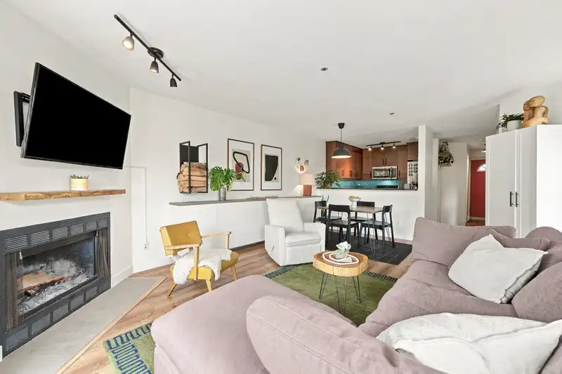 304 888 W 13TH AVENUE - photo 4 of 20