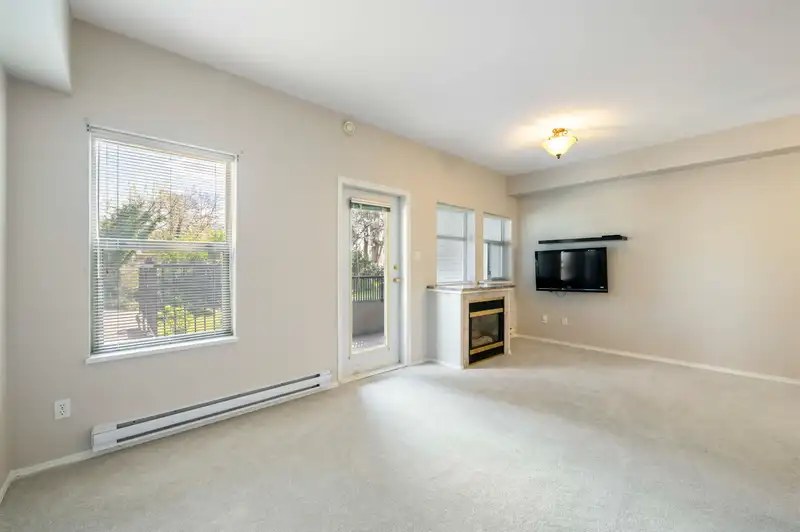 101 1591 BOOTH AVENUE - photo 3 of 32
