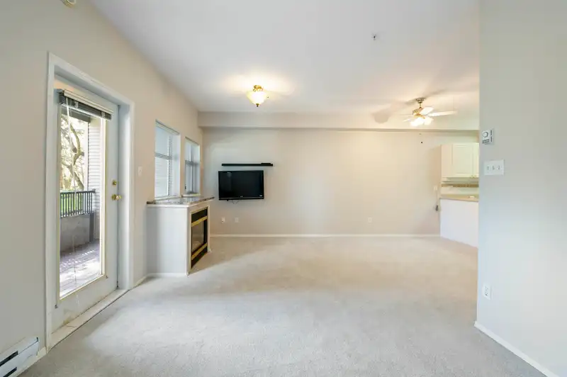 101 1591 BOOTH AVENUE - photo 4 of 32